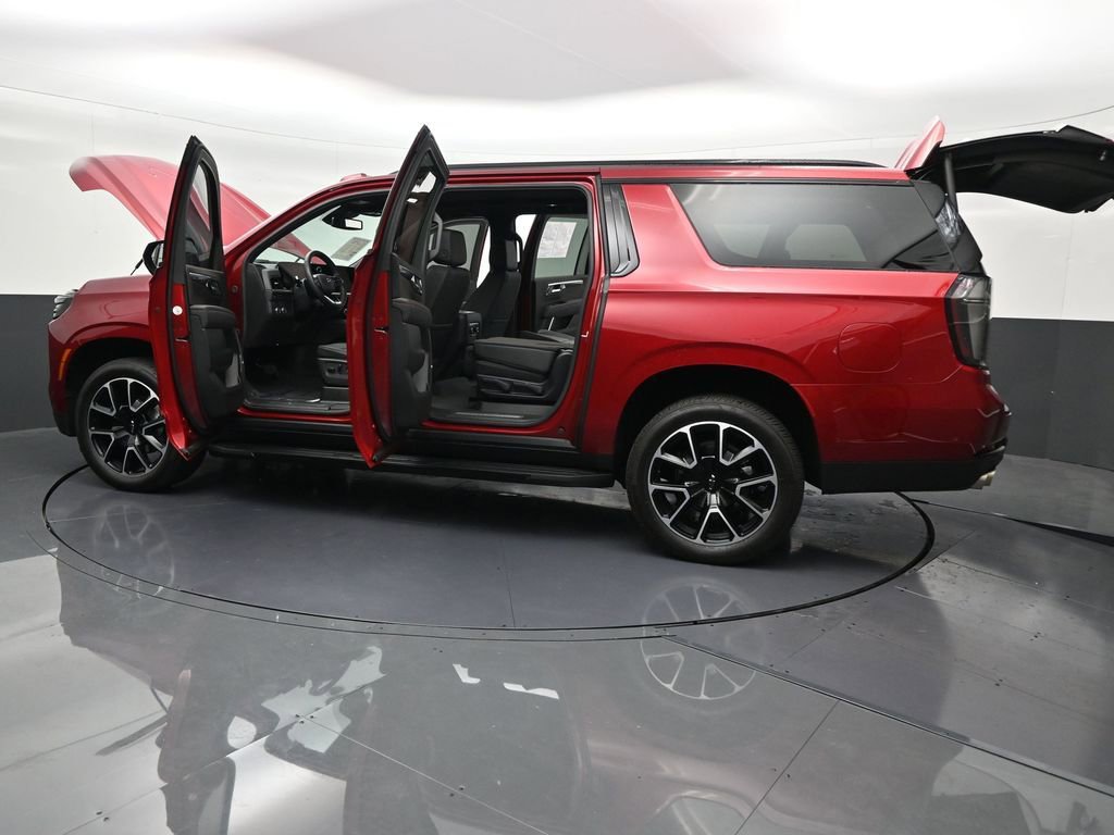 Used 2026 Chevrolet Suburban RST w/ Comfort Package image 36