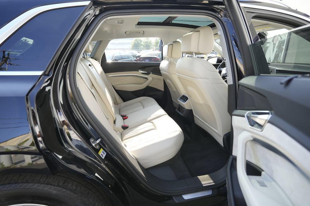 Used 2019 Audi e-tron Prestige AWD/4WD image 43