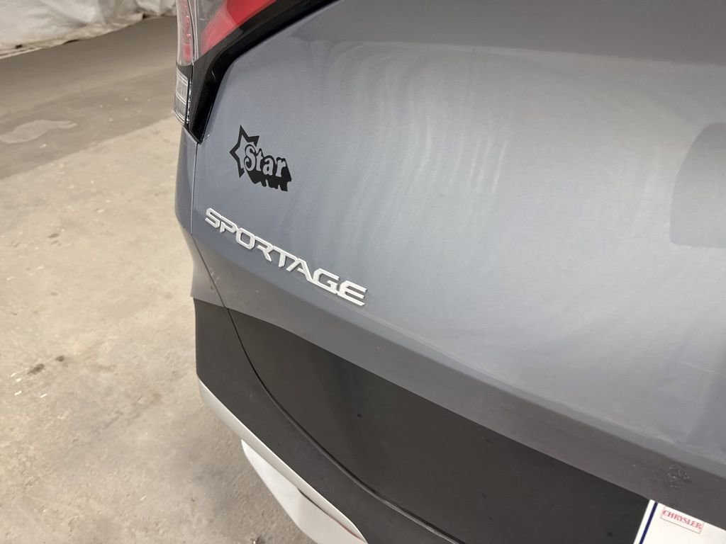 Used 2025 Kia Sportage LX image 16