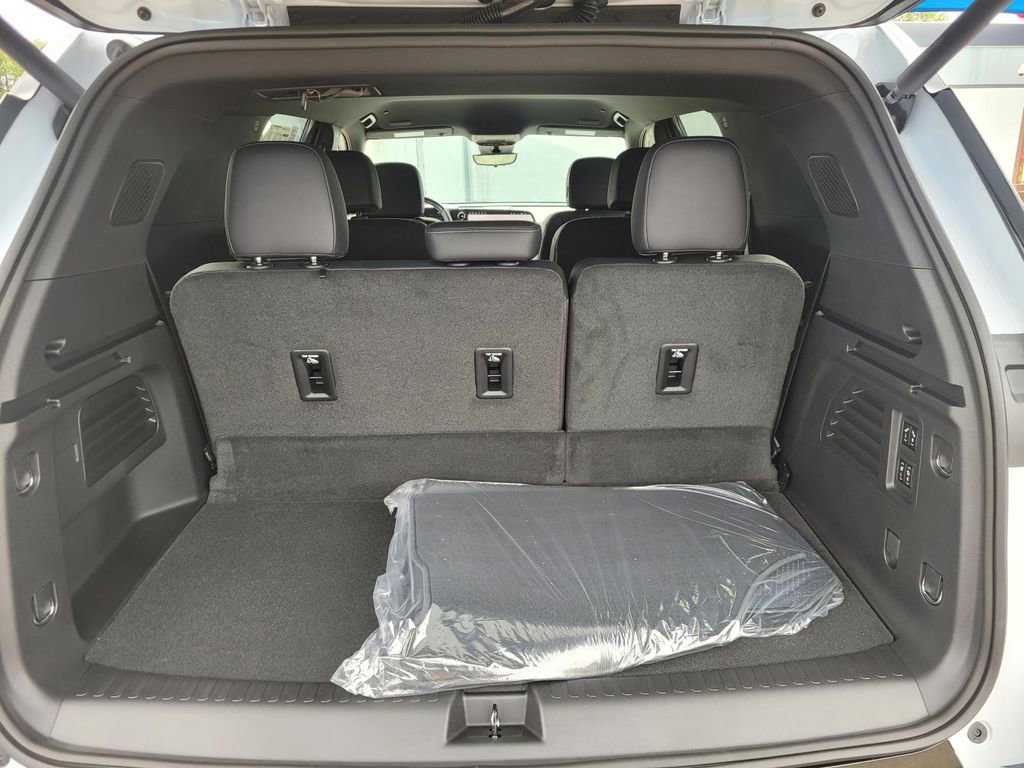 New 2026 Chevrolet Traverse High Country image 6