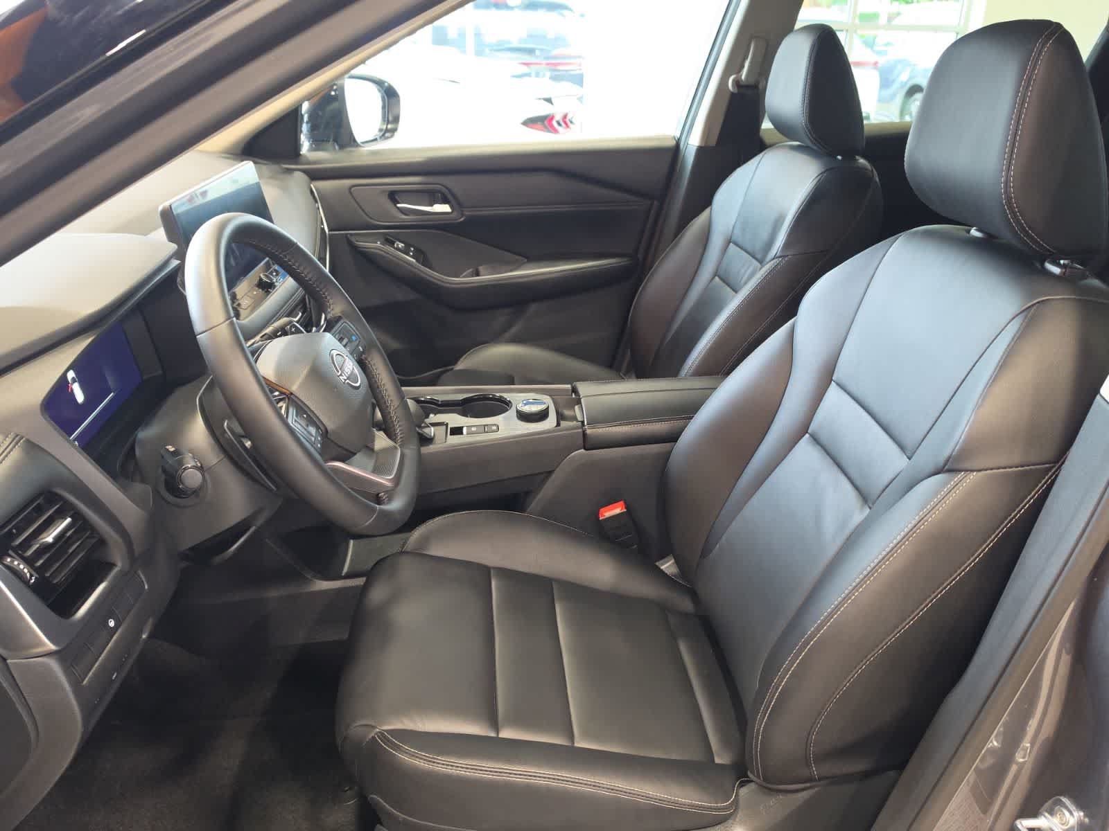 Used 2026 Nissan Rogue SL AWD/4WD image 14