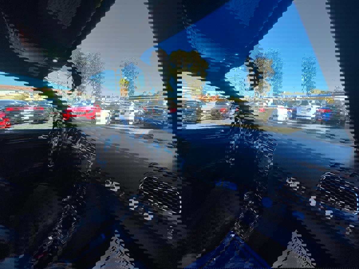 Used 2016 Volkswagen Golf R 4-Door image 12