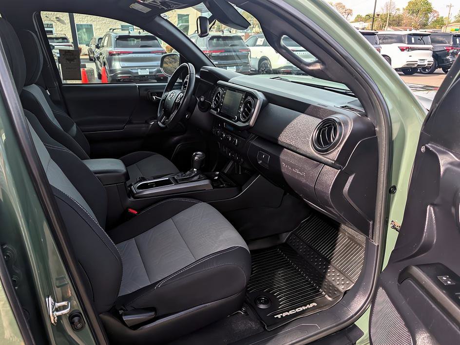 Used 2021 Toyota Tacoma TRD Off-Road image 12