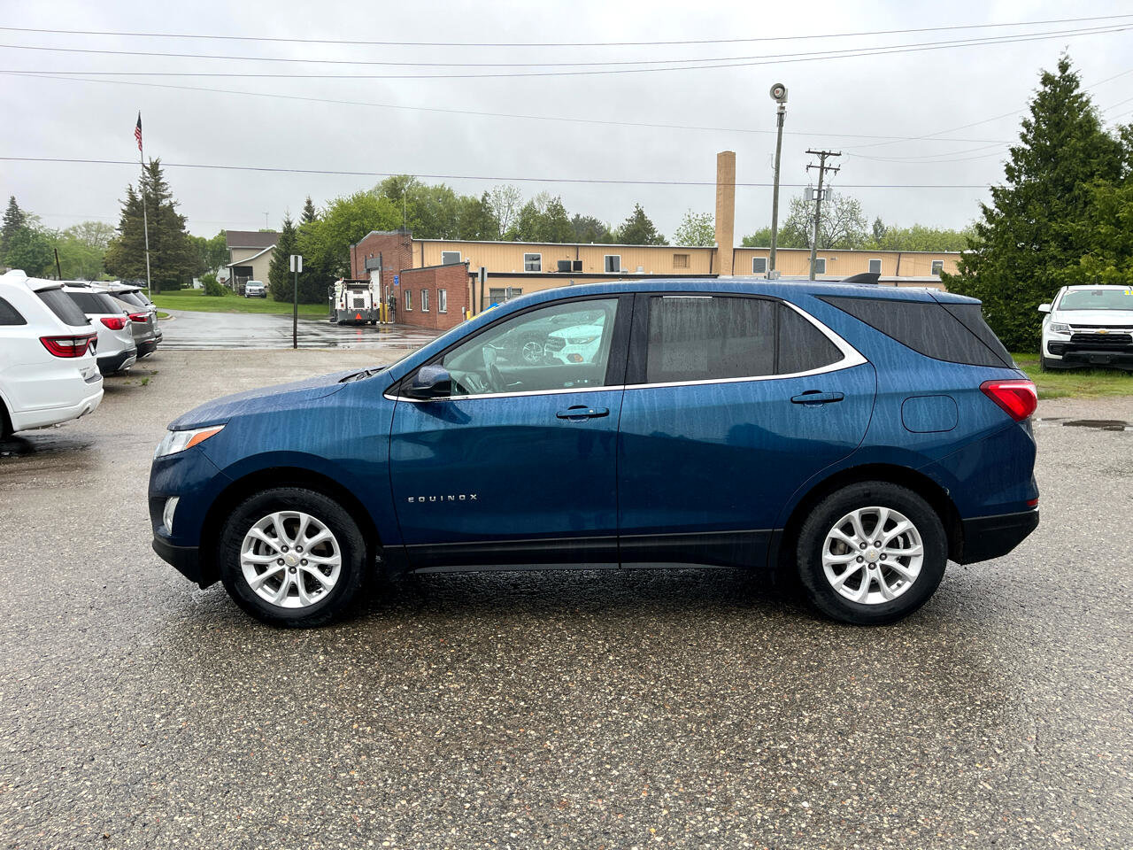 Used 2020 Chevrolet Equinox LT w/ Driver Convenience Package image 2