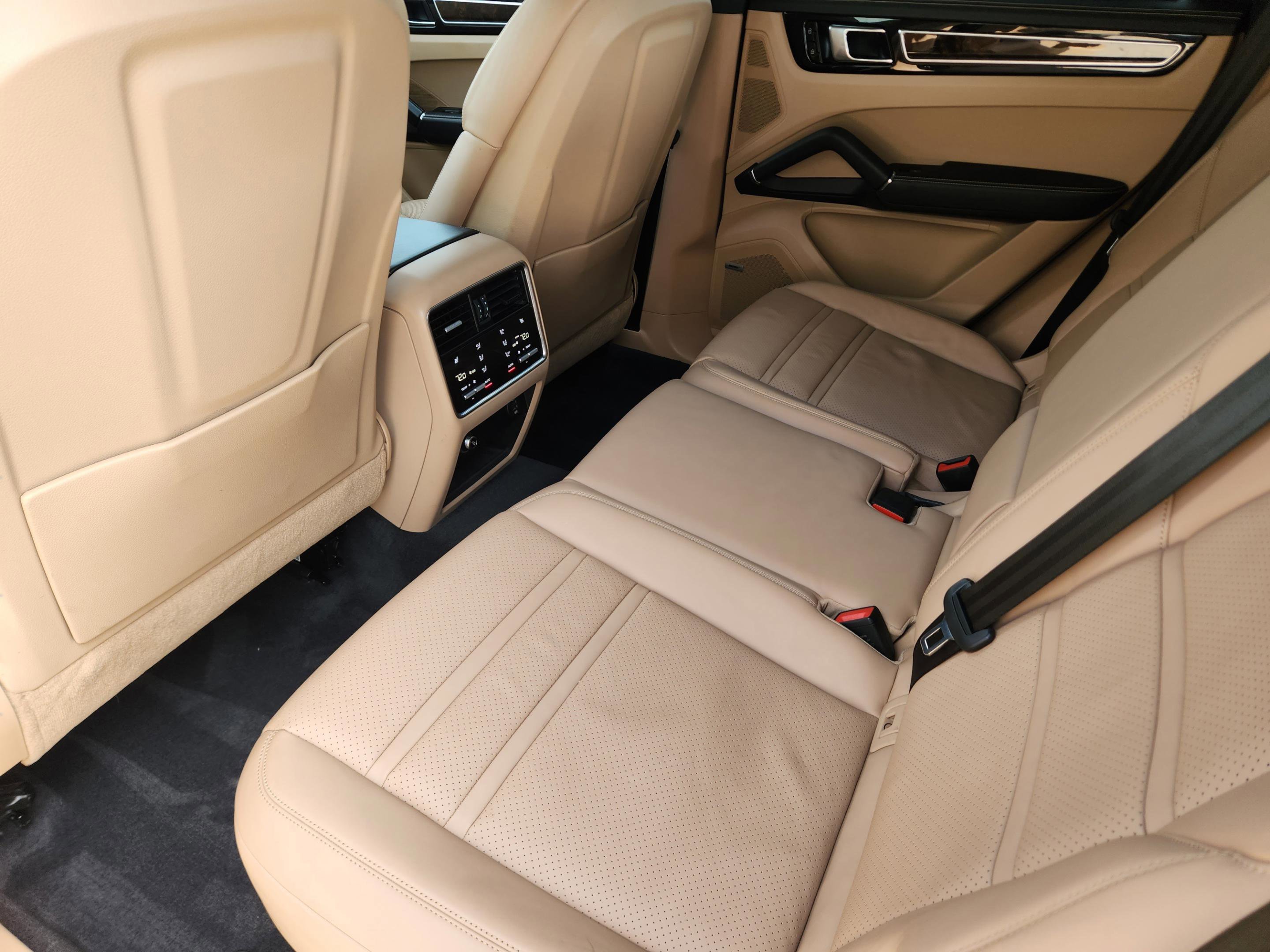 Used 2019 Porsche Cayenne E-Hybrid image 31