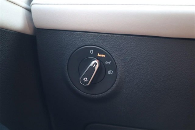 New 2025 Volkswagen Taos SE image 18