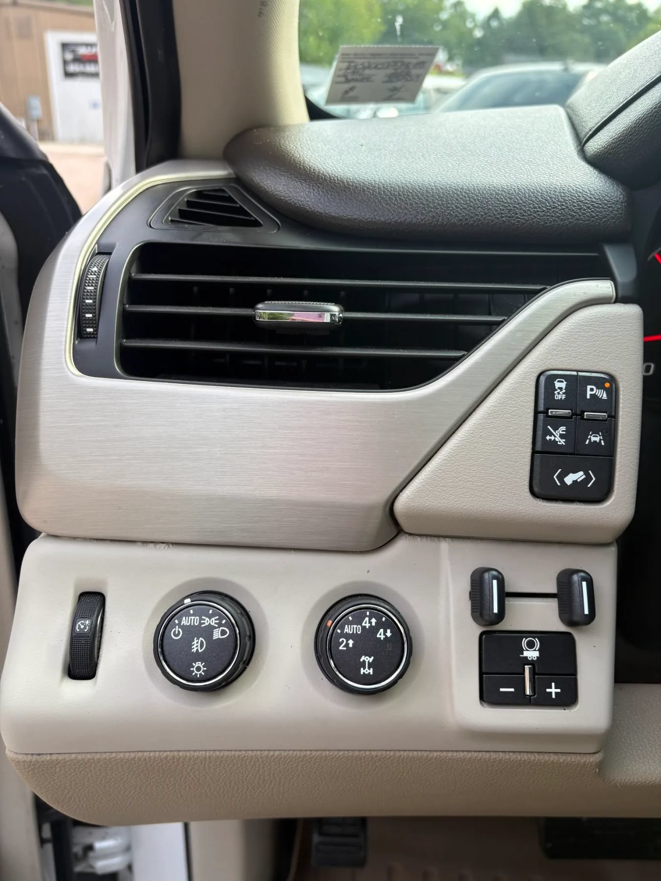 Used 2016 GMC Yukon Denali w/ Open Road Package AWD/4WD image 11