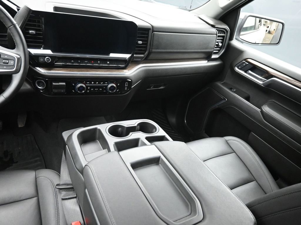 Used 2025 Chevrolet Silverado 1500 LT w/ Leather Package AWD/4WD image 12