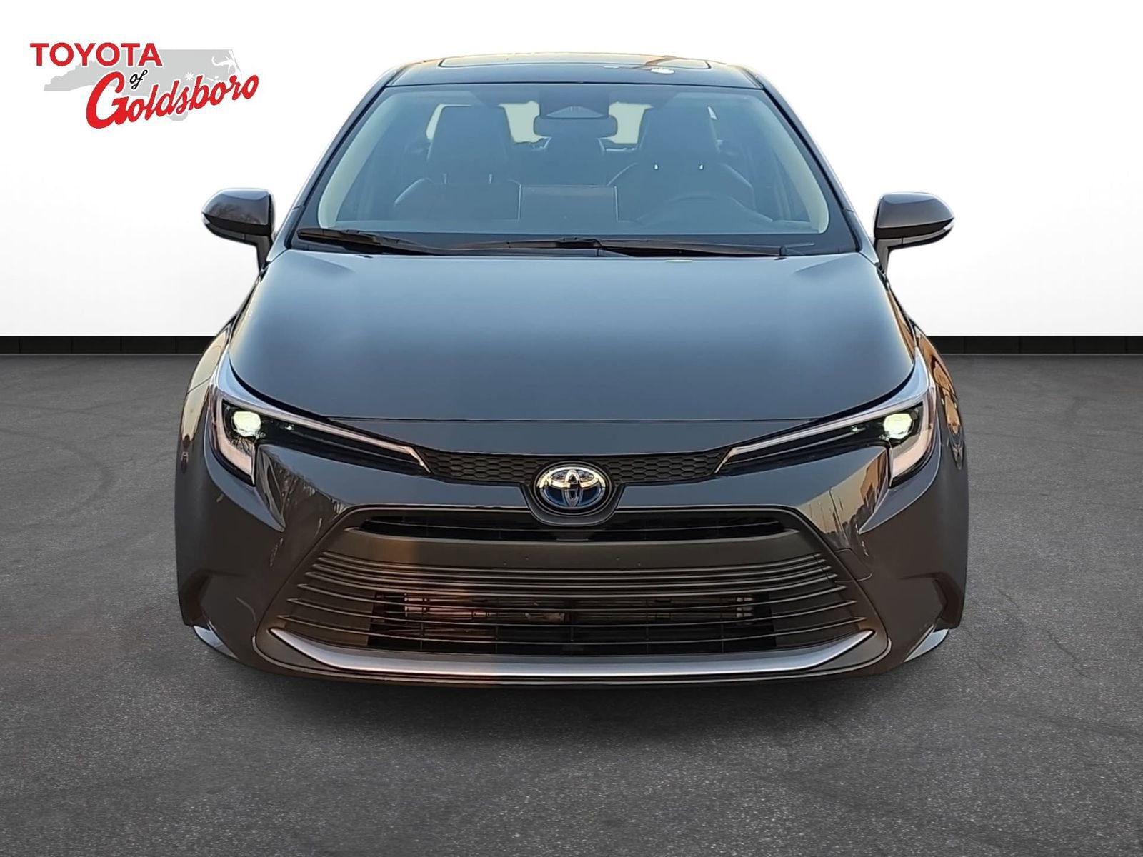 Used 2025 Toyota Corolla XLE image 2