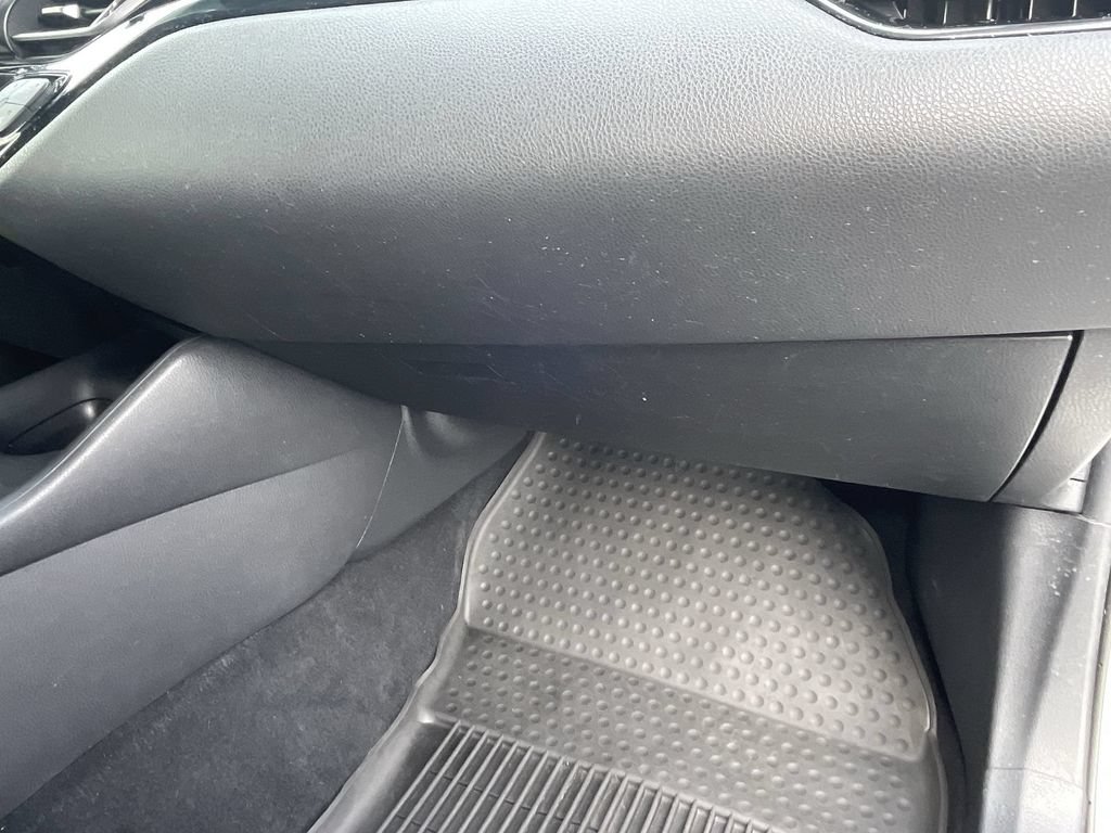 Used 2019 Toyota C-HR LE FWD image 30
