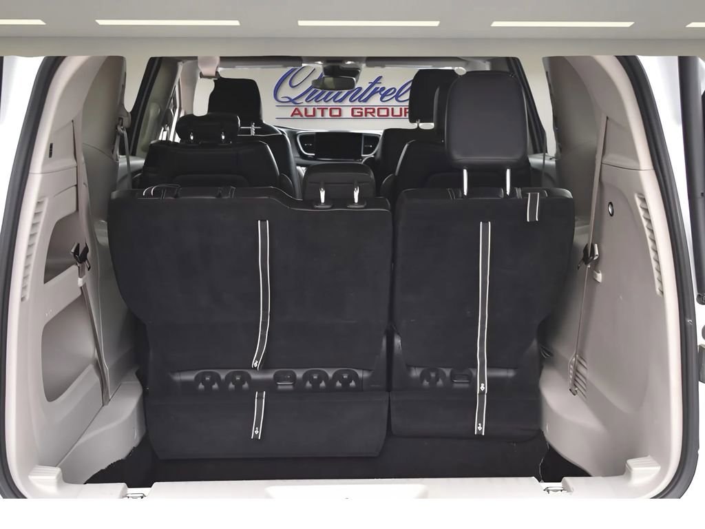 Used 2024 Chrysler Pacifica Touring-L image 23