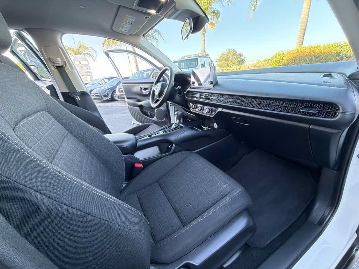Used 2023 Honda HR-V LX image 16
