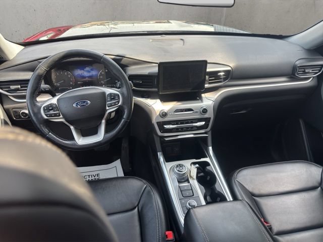 Certified 2022 Ford Explorer XLT AWD/4WD image 2