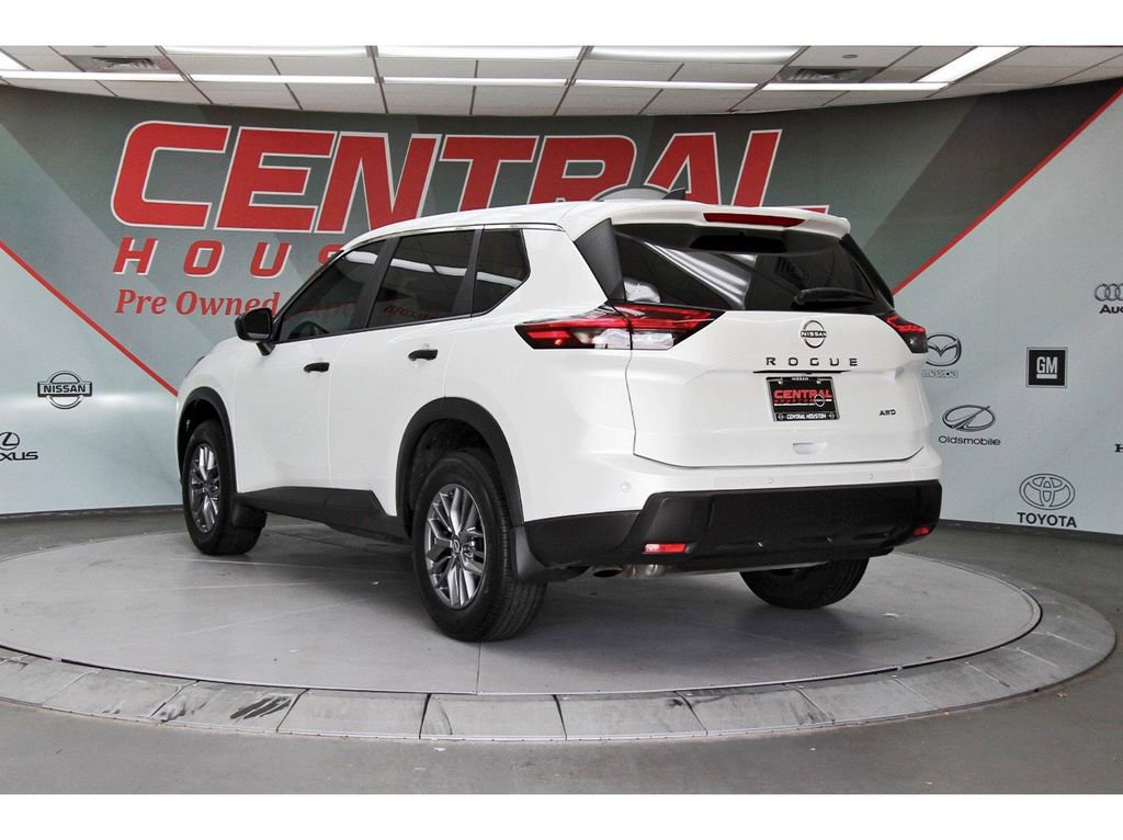 Certified 2024 Nissan Rogue S image 4