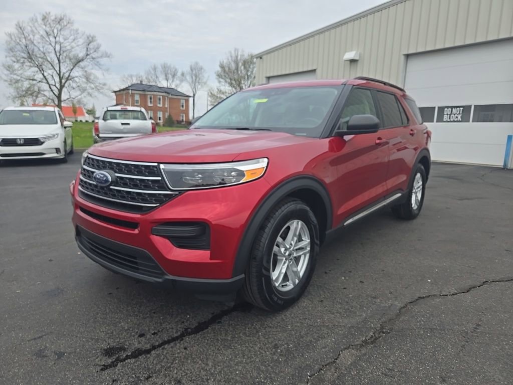Used 2022 Ford Explorer XLT image 3