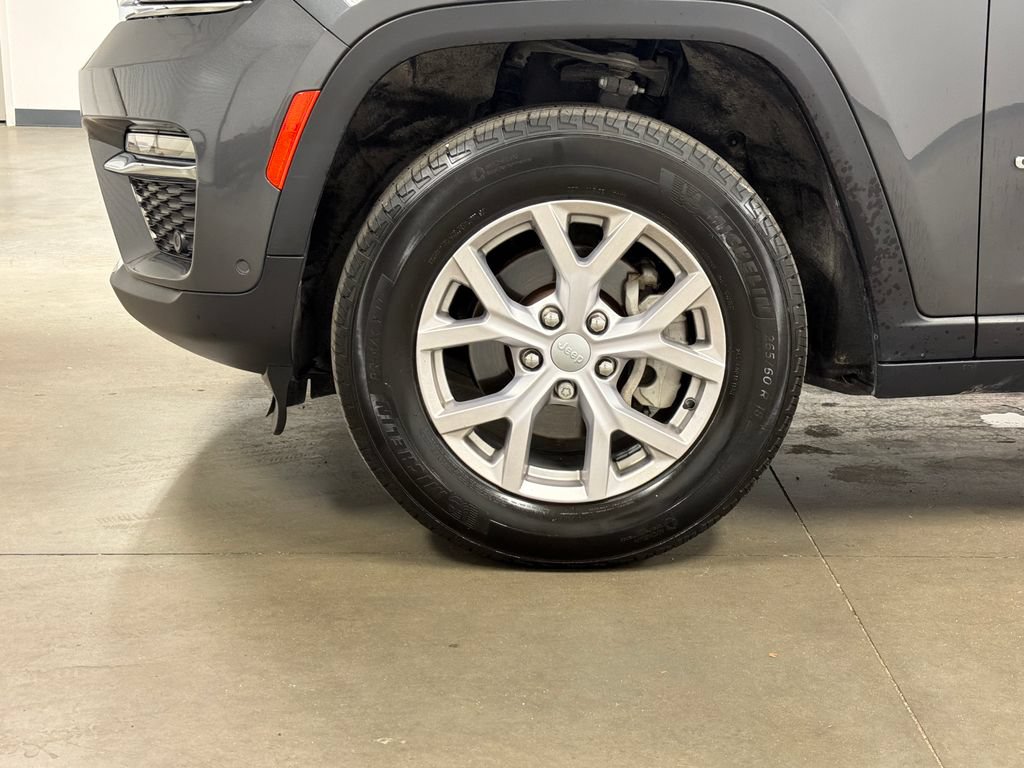 Used 2022 Jeep Grand Cherokee Limited w/ Luxury Tech Group II AWD/4WD image 11