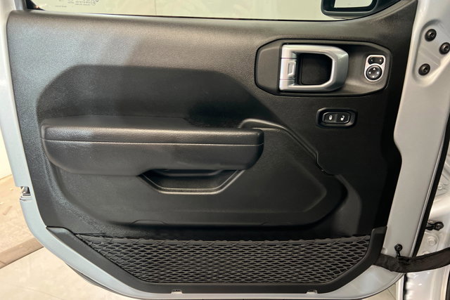 Used 2024 Jeep Wrangler Unlimited Rubicon w/ Technology Group image 14