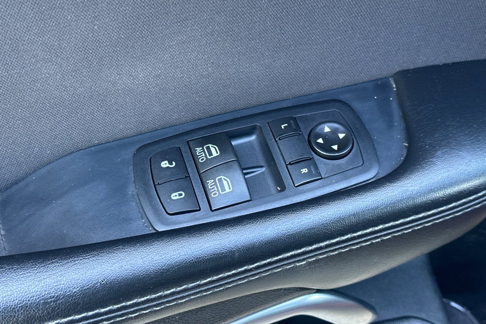 Used 2019 Dodge Challenger SXT image 13