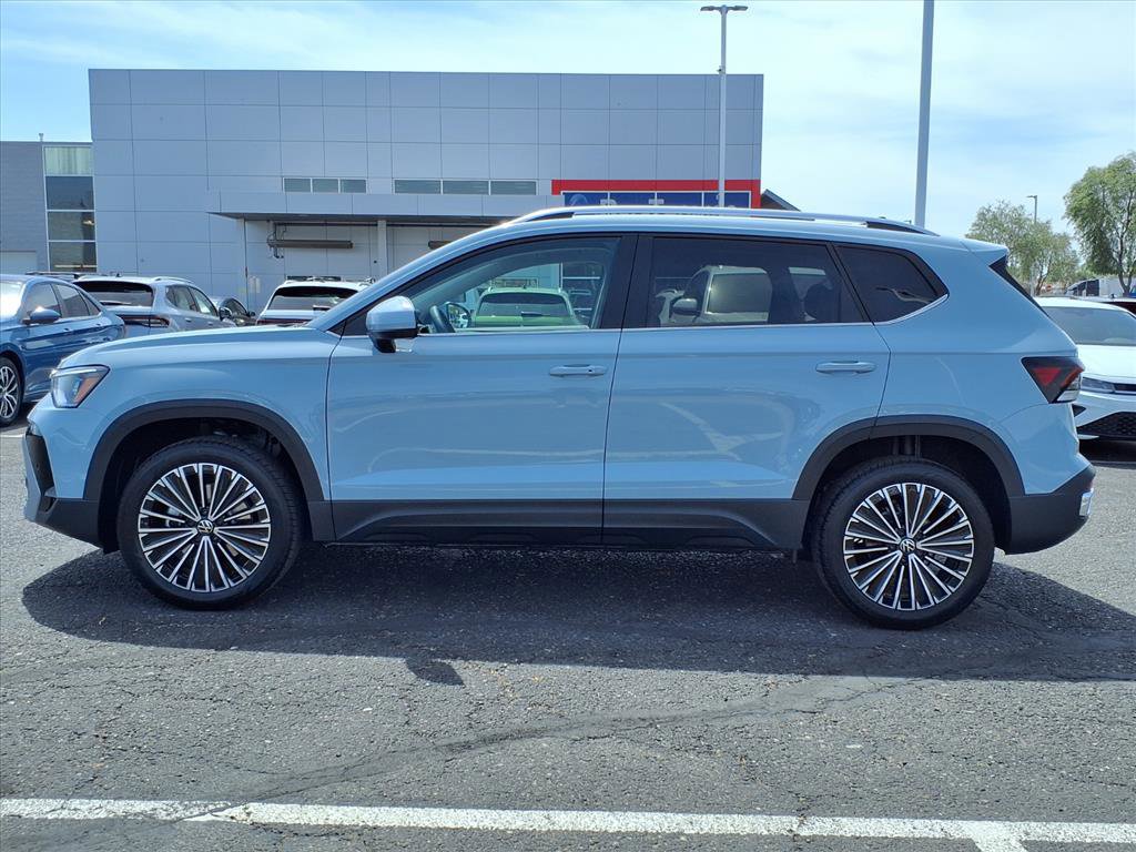 New 2026 Volkswagen Taos SE image 2