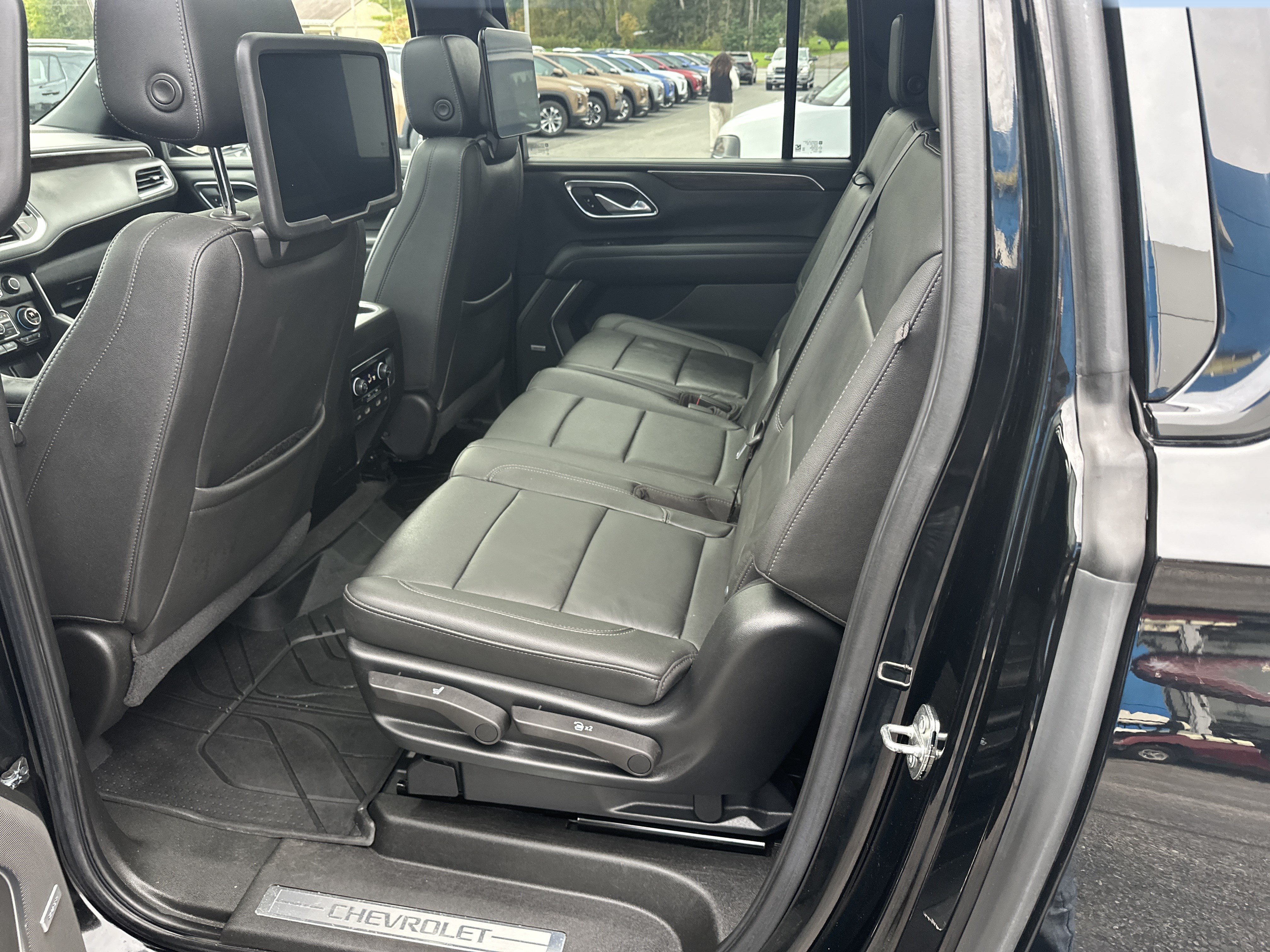 Certified 2021 Chevrolet Suburban Z71 w/ Rear Media and Nav Package AWD/4WD image 8