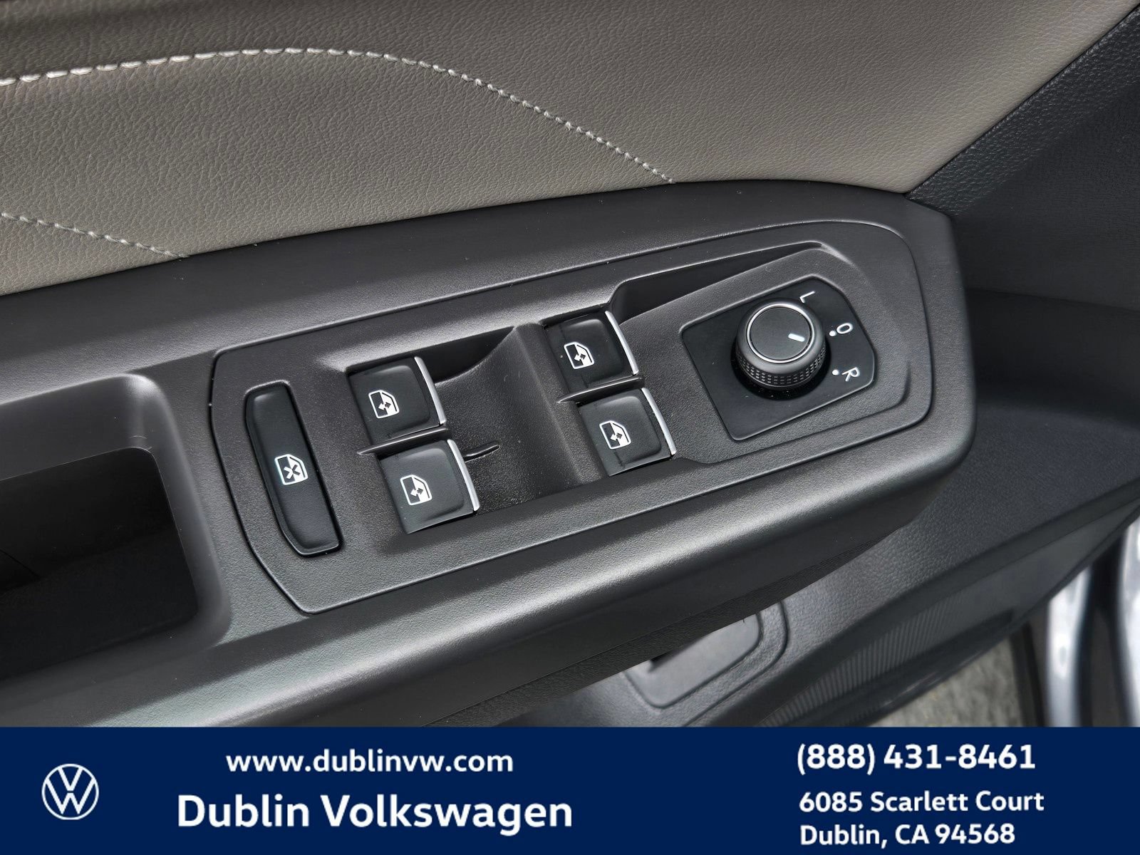 Certified 2023 Volkswagen Atlas SE w/ Panoramic Sunroof Package AWD/4WD image 11