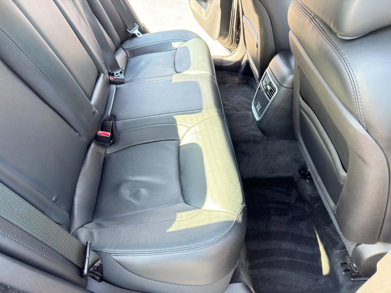 Used 2015 Chrysler 300 Limited w/ Driver Convenience Group image 31