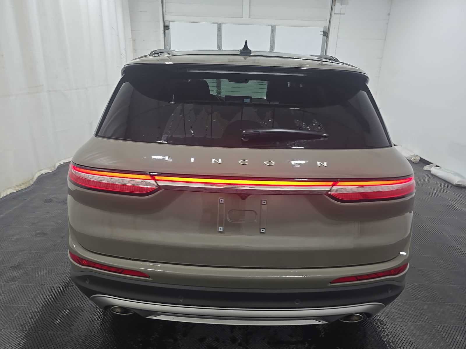 Used 2025 Lincoln Corsair Reserve w/ Rear Removable Package Tray AWD/4WD image 7
