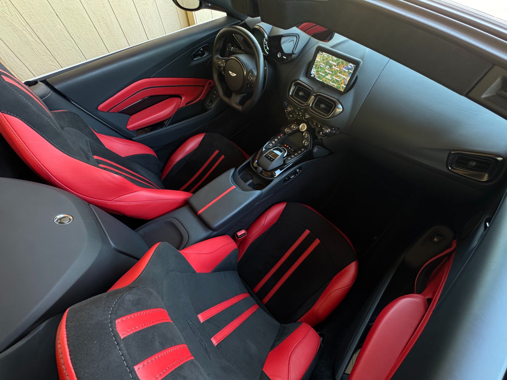 Used 2023 Aston Martin V8 Vantage Roadster RWD image 44