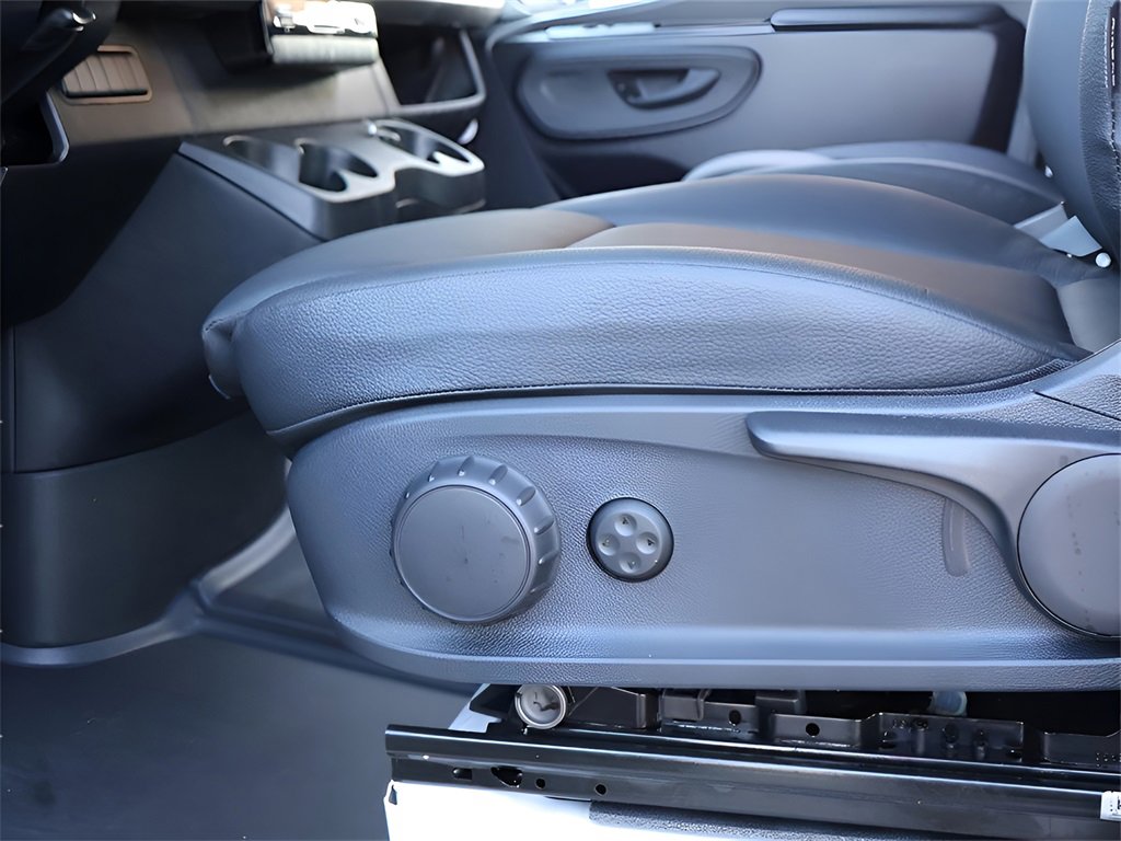 Used 2024 Mercedes-Benz Sprinter 3500 image 39