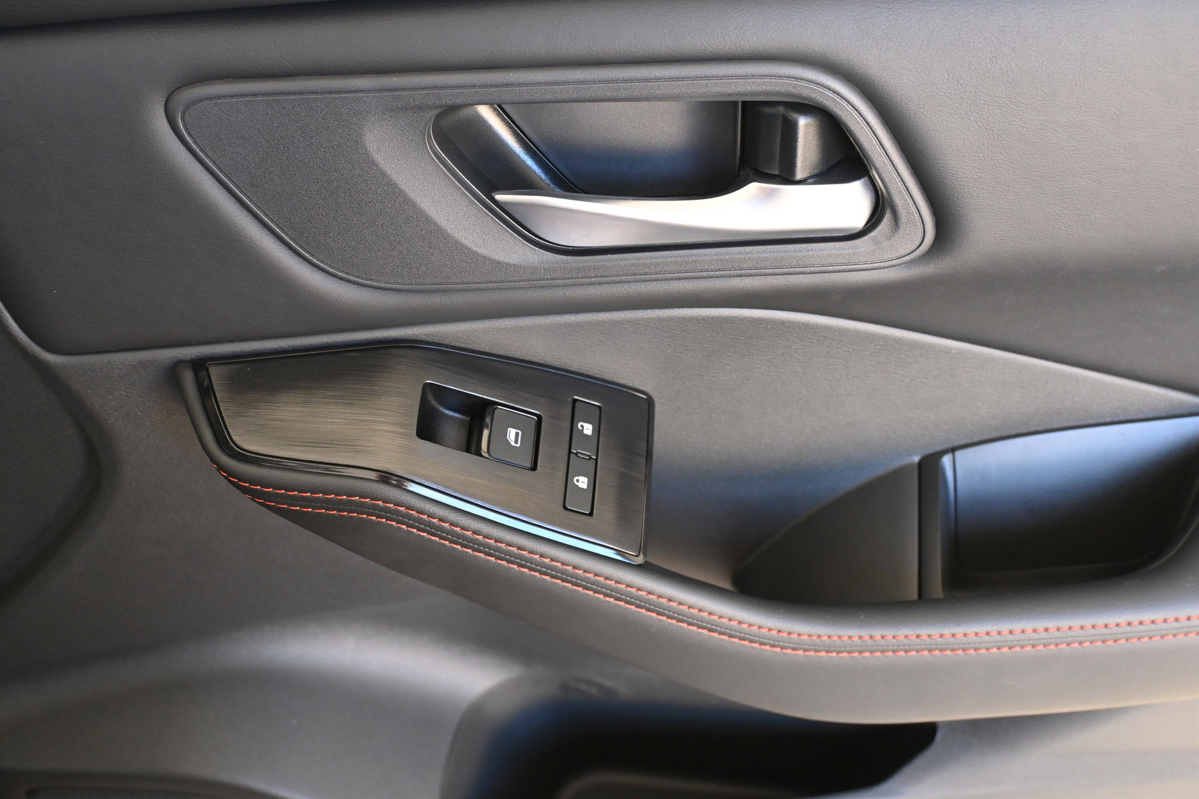 Used 2025 Nissan Rogue SV image 22