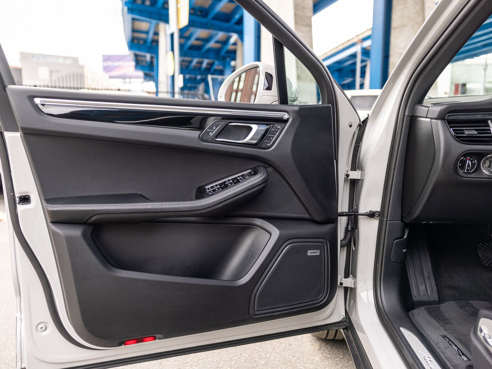 Certified 2024 Porsche Macan S image 37