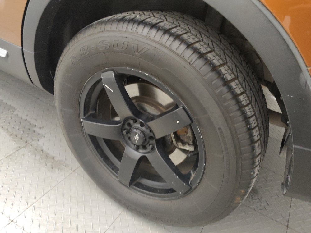 Used 2017 Ford Explorer XLT image 31