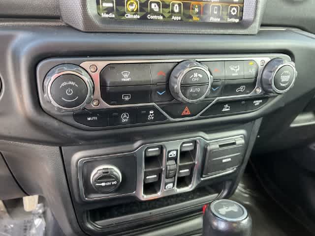 Used 2022 Jeep Wrangler Unlimited Sahara AWD/4WD image 26