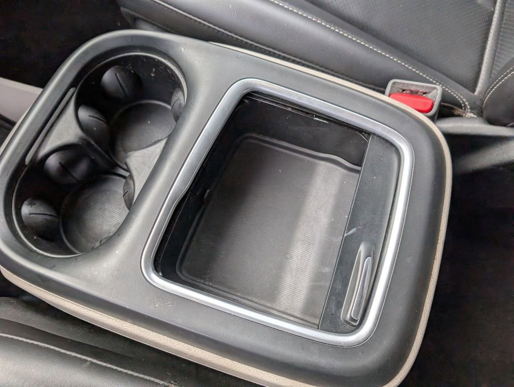 Used 2023 Chrysler Pacifica Touring-L image 38