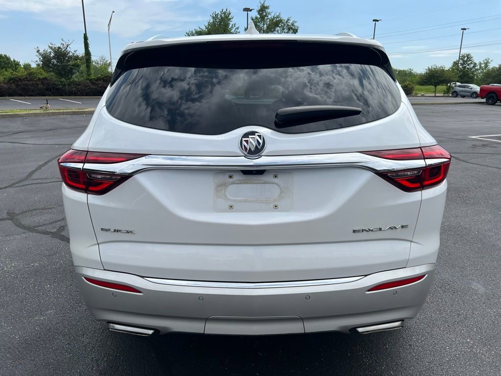 Used 2018 Buick Enclave Premium w/ Experience Buick Package FWD image 4