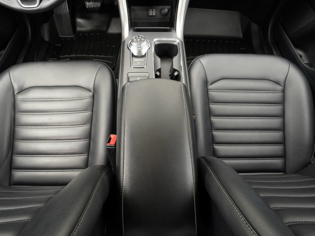 Used 2020 Ford Fusion SEL FWD image 30