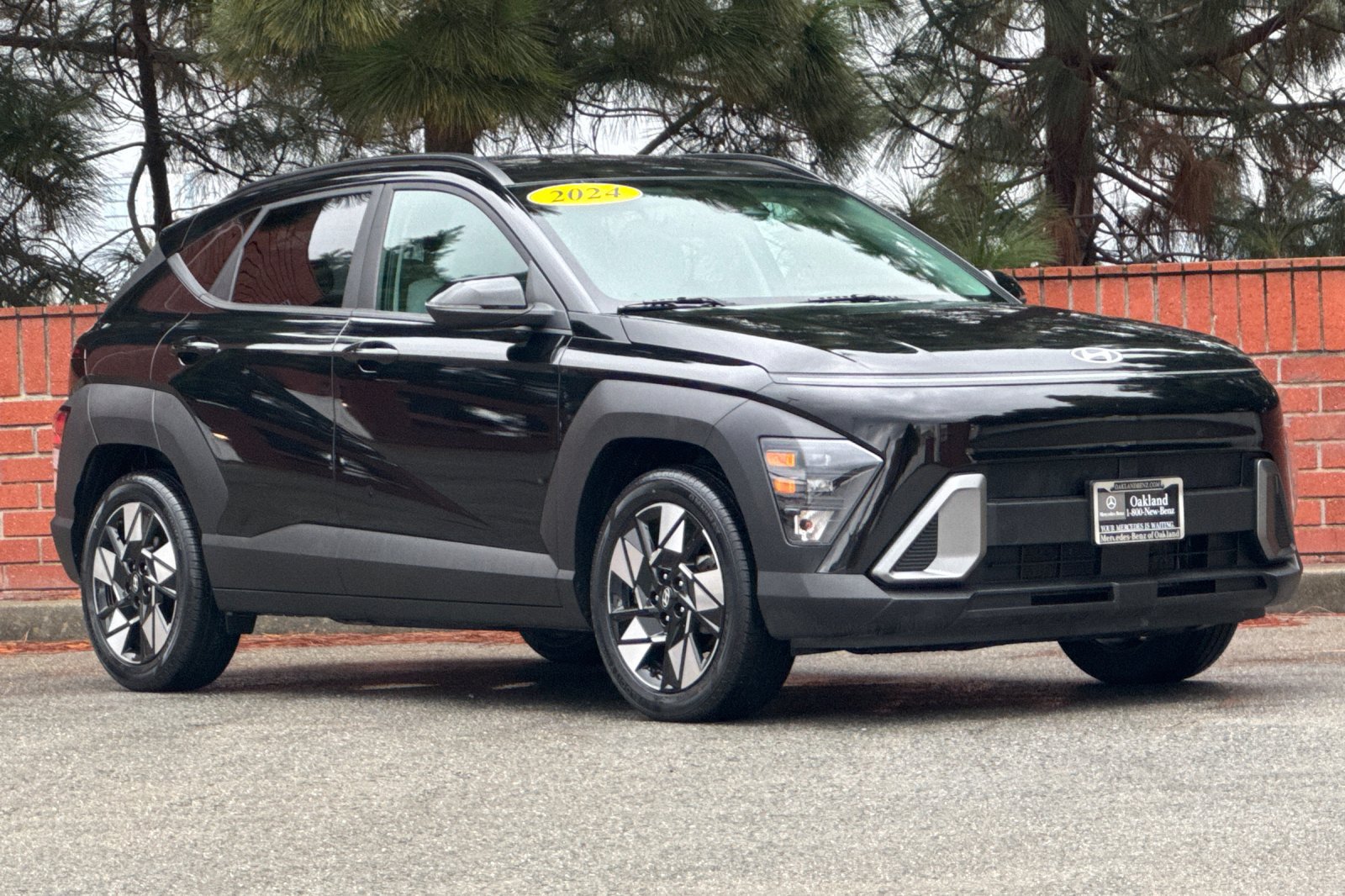 Used 2024 Hyundai Kona SEL FWD image 2