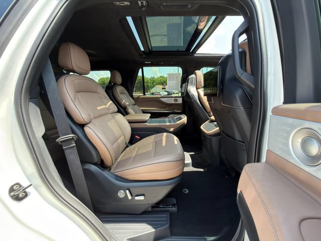 Used 2025 Lincoln Navigator Black Label AWD/4WD image 11