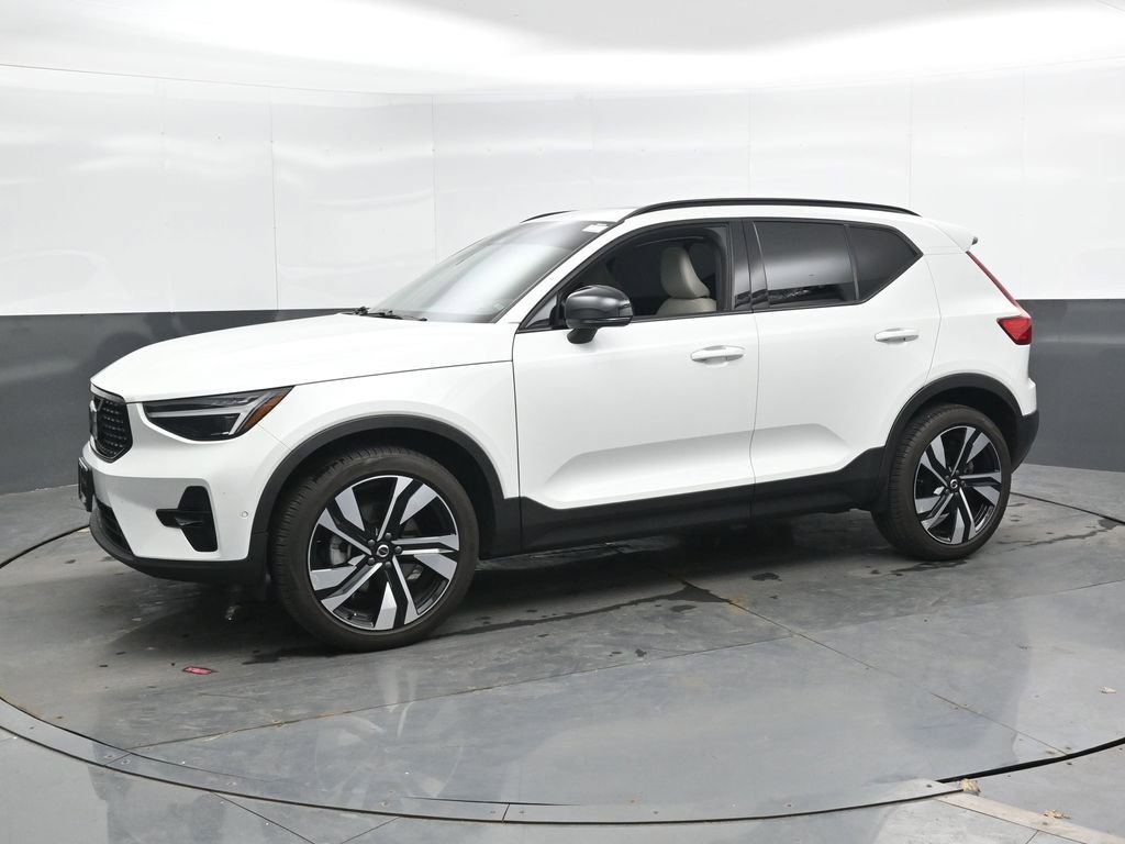 Used 2023 Volvo XC40 B5 Ultimate w/ Protection Package Premier AWD/4WD image 9
