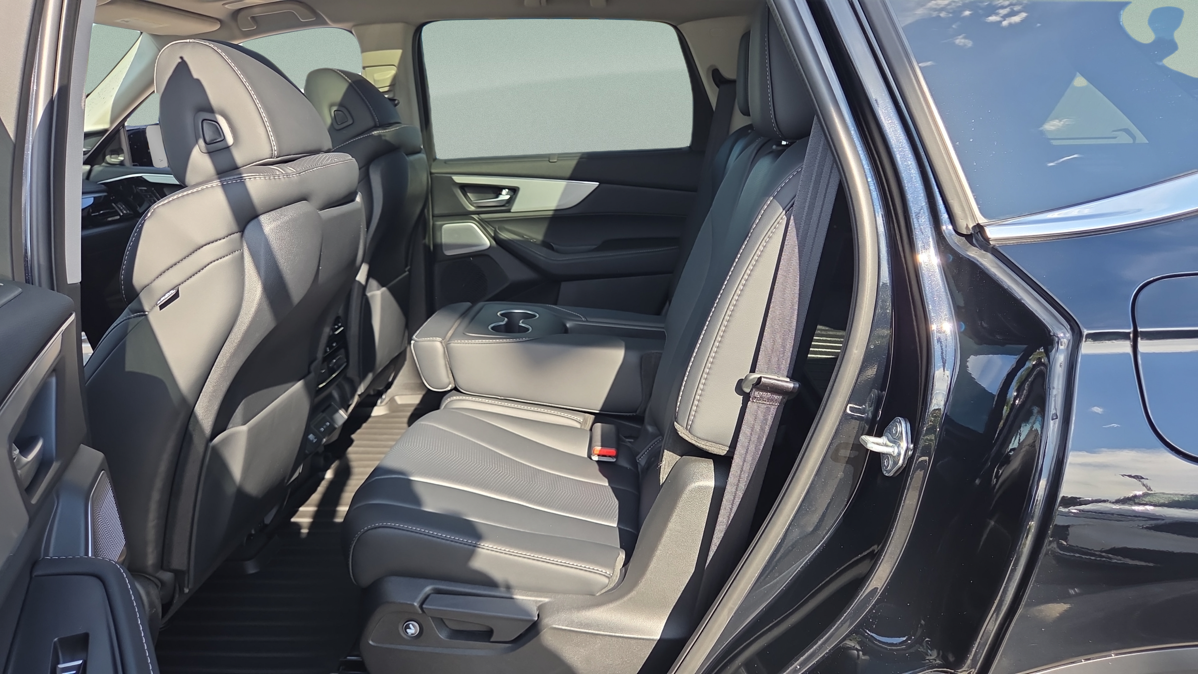 Certified 2026 Acura MDX w/ Technology Package FWD image 11