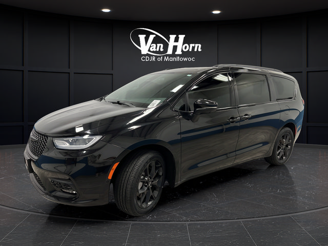 Used 2023 Chrysler Pacifica Touring-L w/ S Appearance Package AWD/4WD image 3