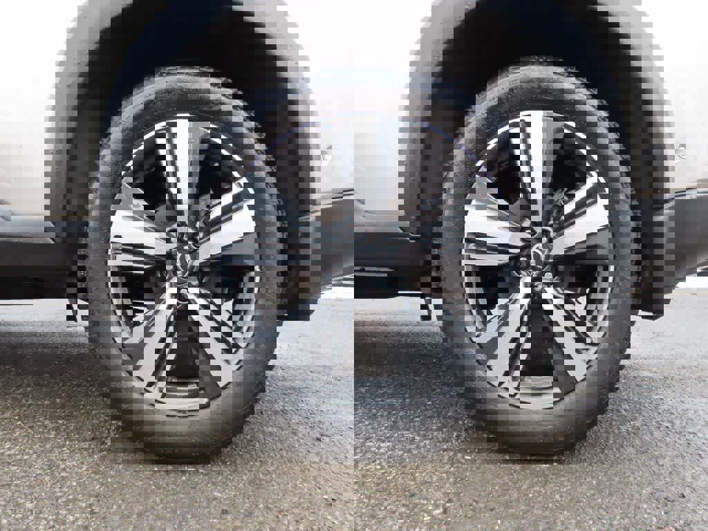 Used 2025 Nissan Rogue SL image 9