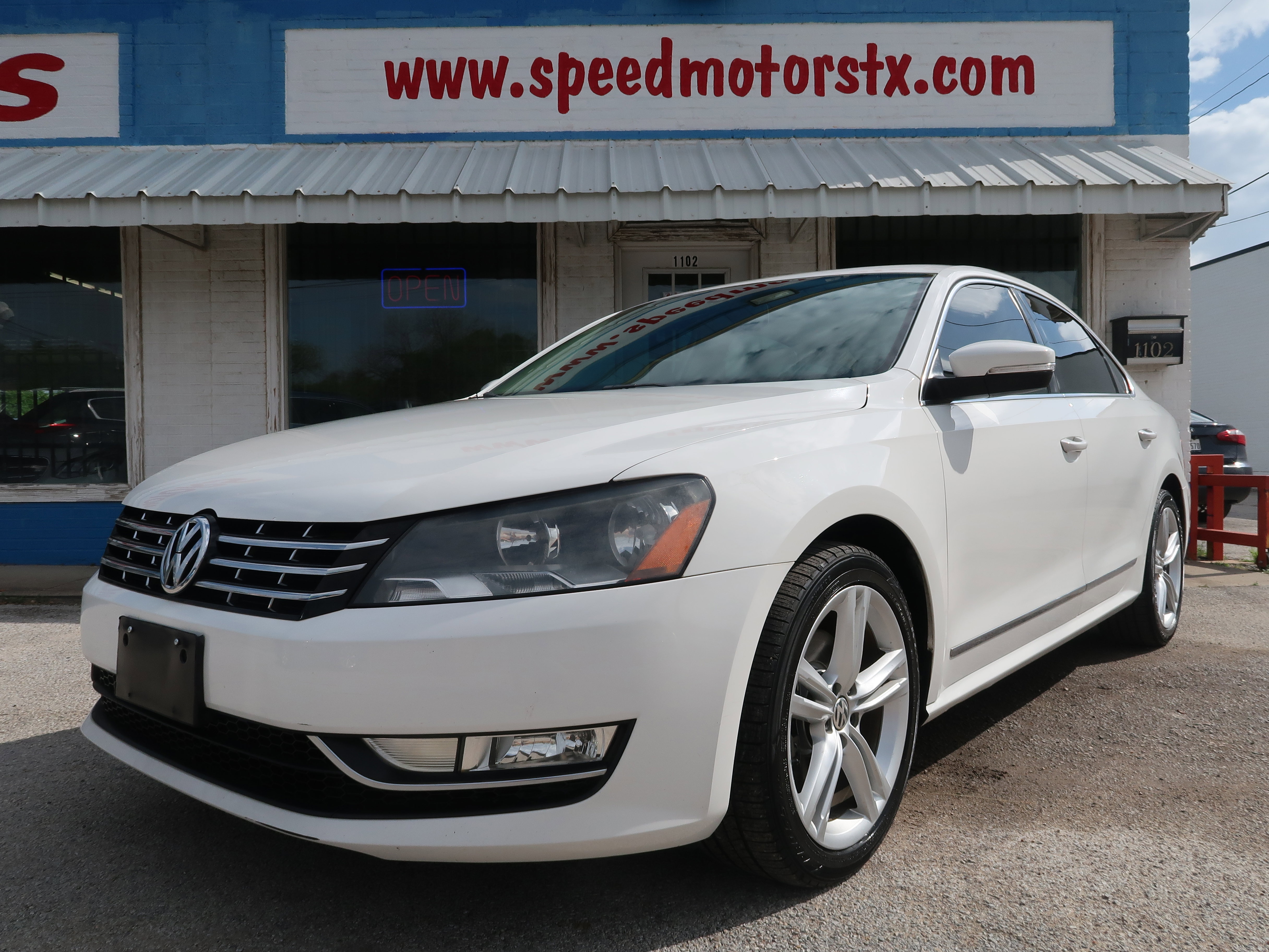Used 2014 Volkswagen Passat TDI SE FWD image 5
