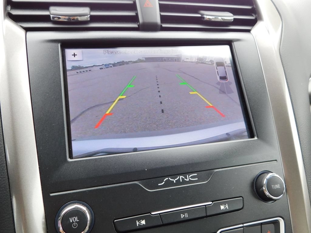 Used 2019 Ford Fusion SE FWD image 32