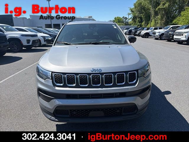 Used 2023 Jeep Compass Latitude AWD/4WD image 8