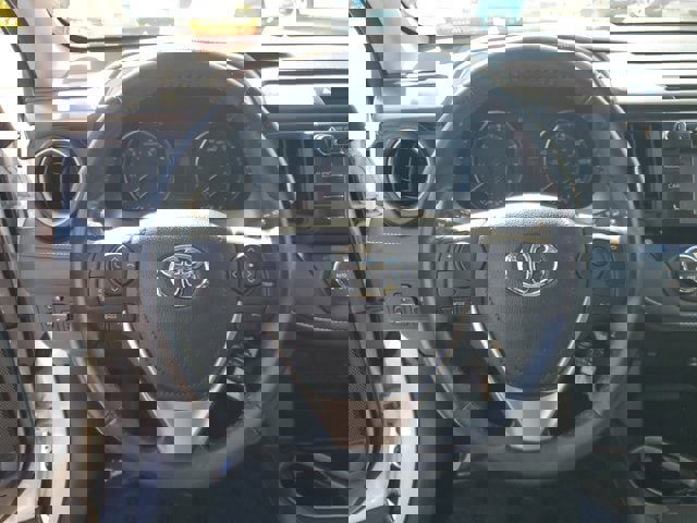 Used 2018 Toyota RAV4 XLE image 16