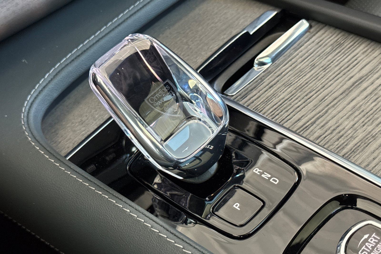 Used 2024 Volvo XC90 T8 Ultimate w/ Lounge Package image 23