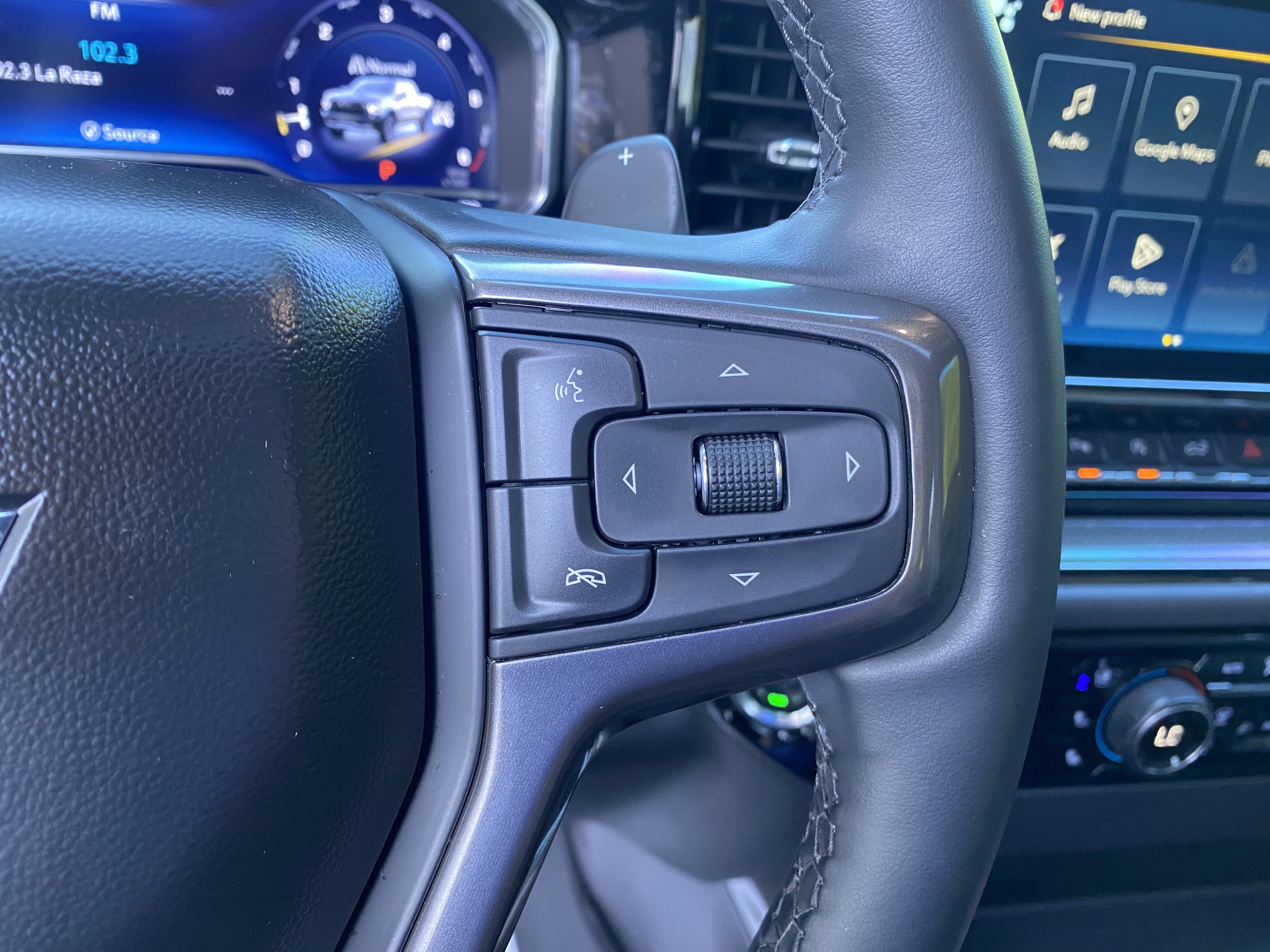 Used 2024 Chevrolet Silverado 1500 ZR2 w/ Technology Package AWD/4WD image 9