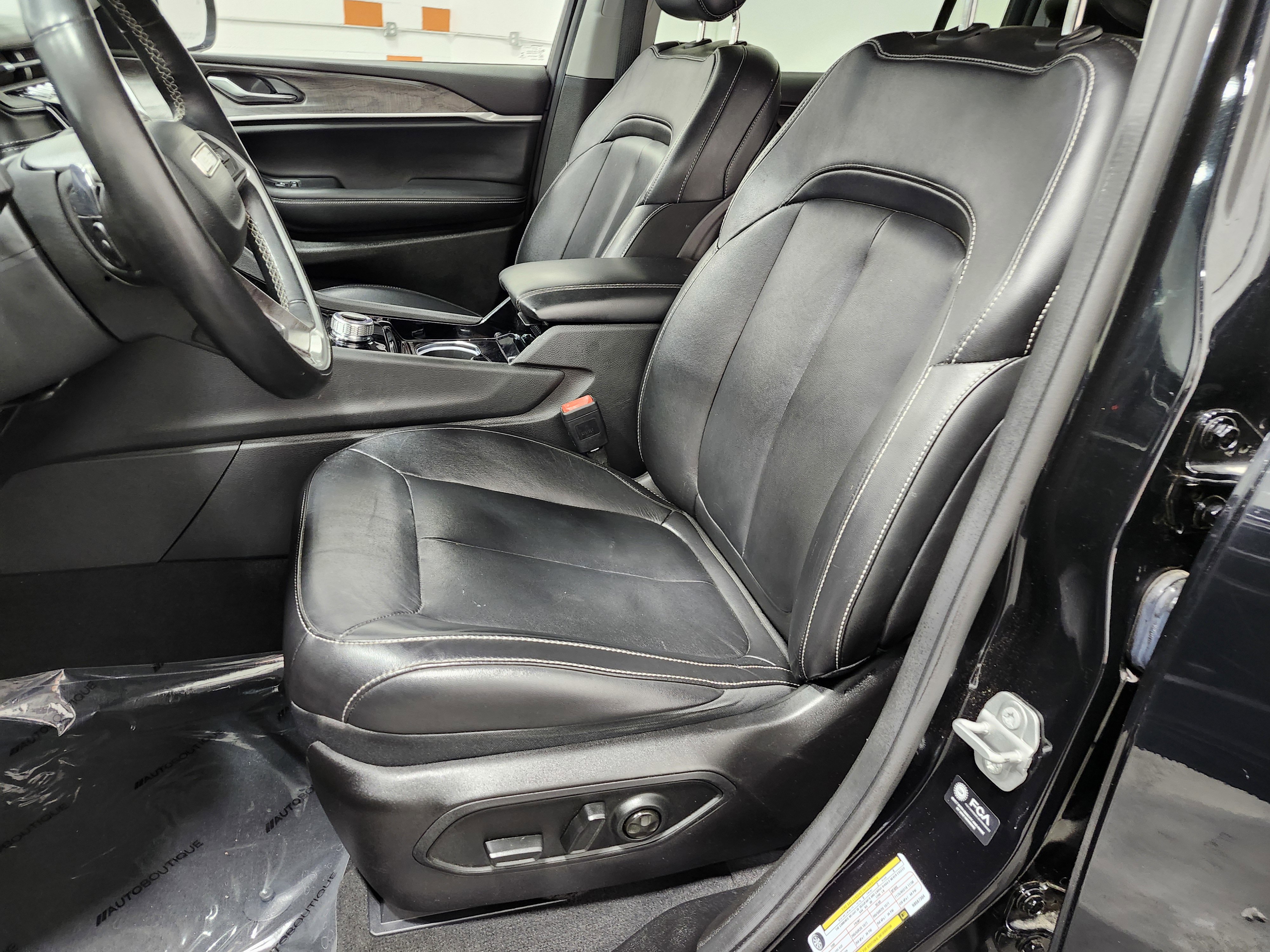 Used 2022 Jeep Grand Cherokee L Limited image 17