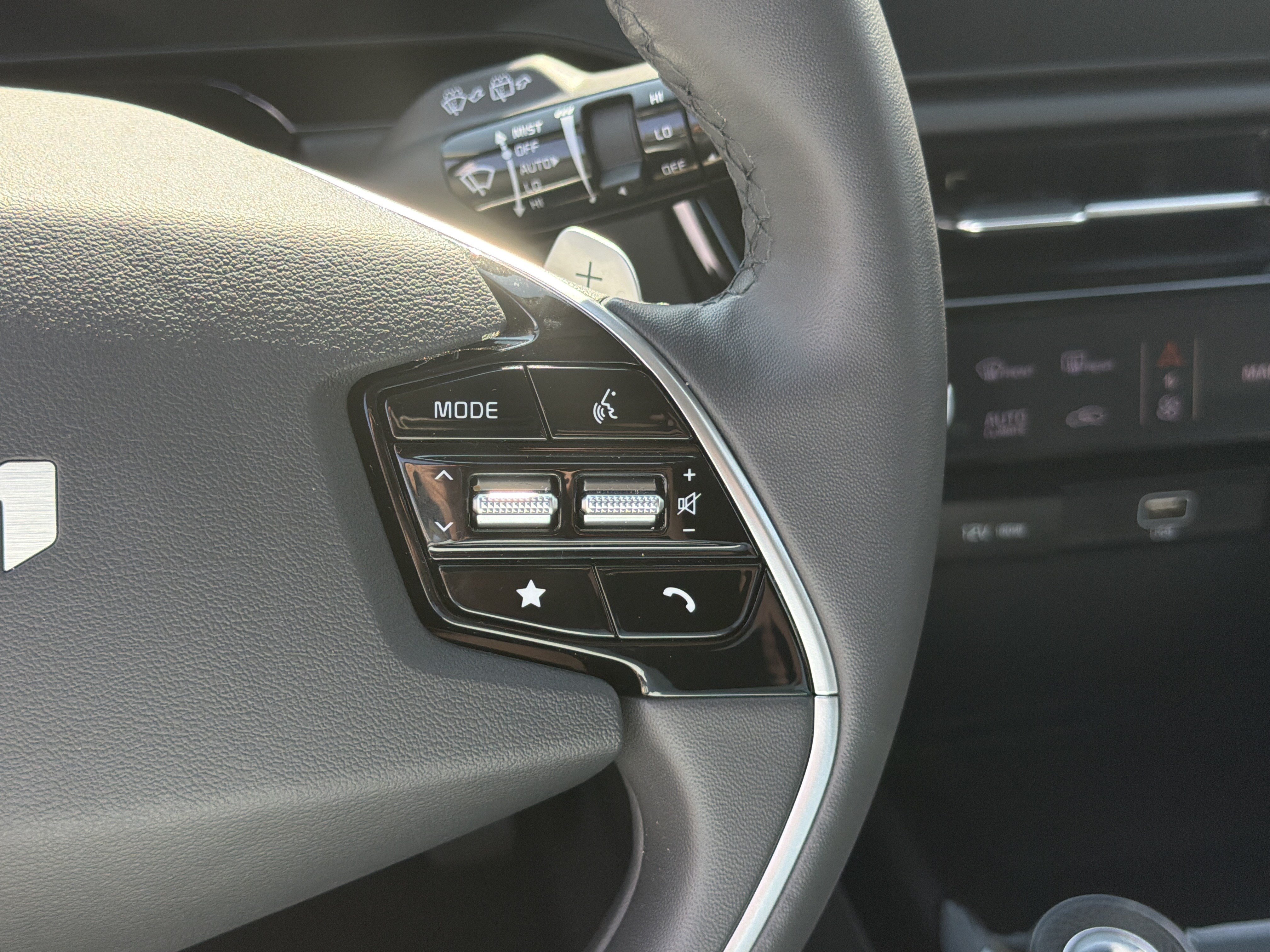 Certified 2025 Kia Niro FWD image 26